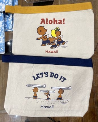 ハワイ限定モニ ホノルル日焼けスヌーピークラッチバックポーチL