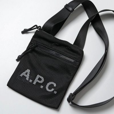 A.P.C./アーペーセー メッシュ ネックポーチ ブラック