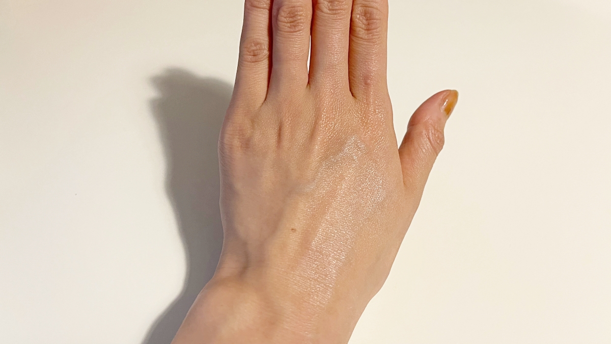 【雪肌精 クリアウェルネス UVエッセンスジェル】はツヤが出る