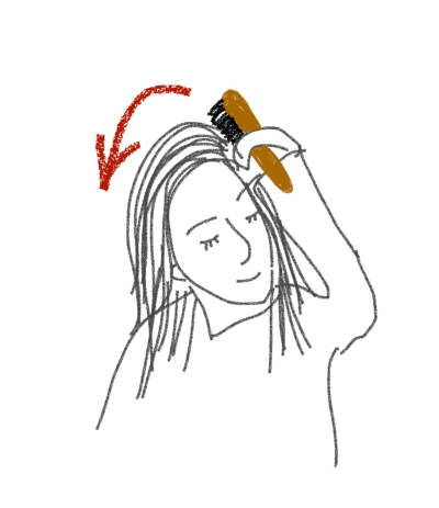 MEGUMI ヘアケア　お風呂前のブラッシングでは耳近くから逆方向に向かってブラッシングすると良い