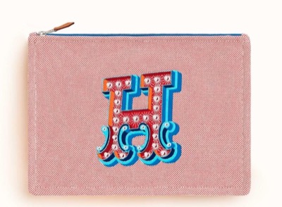 君島十和子さん【ピンクのHデザインのポーチ】