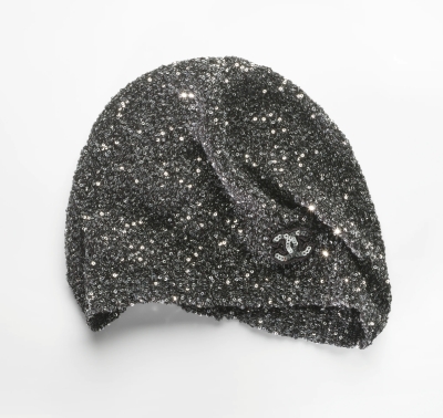 ジェニーさんが被っていたニットキャップ　ニットキャップ ミックス ファイバー ブラック & シルバー