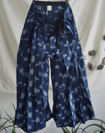 山口智子さんの一週間コーデ　　【土曜日】藍染のボトムスJAN JAN VAN ESSCHE／ヤンヤンバンエシュ　TROUSERS#74