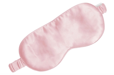 紗栄子さんのかばん/バッグの中身　シルクのアイマスク