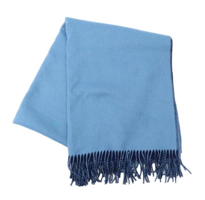 紗栄子さんのかばん/バッグの中身　　エルメスの大判ストールHERMES／エルメス