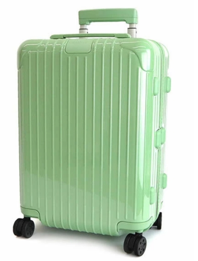 紗栄子さんのかばん/バッグの中身　グリーンのキャリーケースRIMOWA／リモワ　36L Sサイズ ライトグリーン