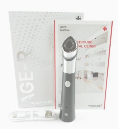 紗栄子さんのかばん/バッグの中身　medicube／メディキューブ　スキンブースターショット　美顔器