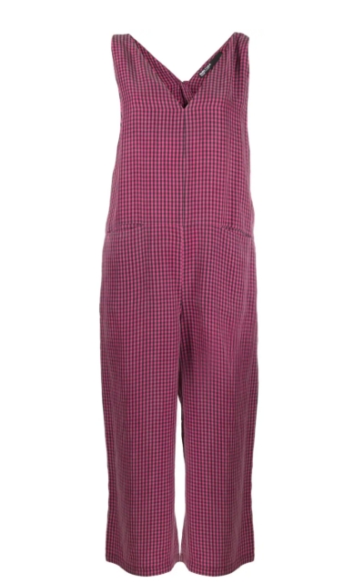 山口智子さんの一週間コーデ　【月曜日】ピンクのチェックのつなぎ　