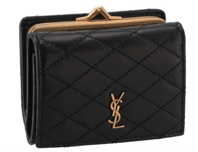 水原希子さんのかばん/バッグの中身 SAINT LAURENT/サンローラン キルティングラムスキン製 ギャビー ライダーウォレット