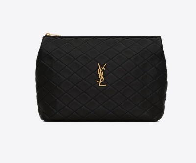 水原希子さんのかばん/バッグの中身 サンローランの大きな黒いポーチ キルティングレザー製 ギャビー 化粧ポーチ SAINT LAURENT/サンローラン